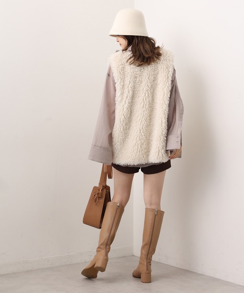 one after another NICE CLAUP（ワンアフターアナザーナイスクラップ）の「一目で旬なコーディネートに。フェイクファーベスト（ベスト・レディース・オフホワイト/スモークピンク/モカ・FREE）」の18枚目の写真
