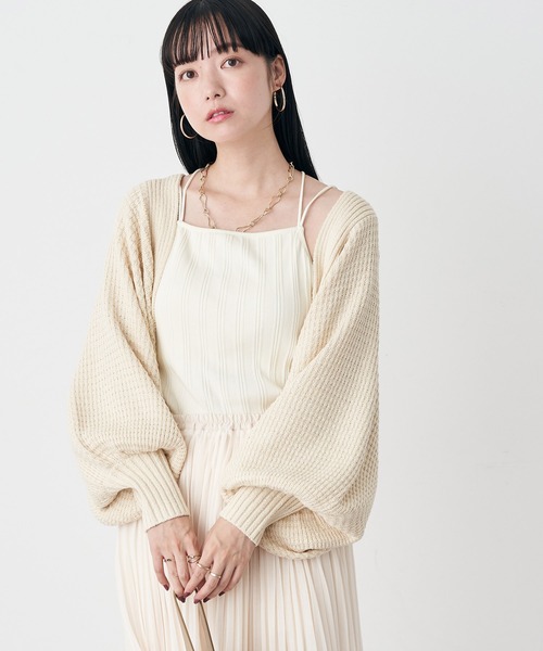 earth music&ecology（アースミュージックアンドエコロジー）の「ボリュームスリーブボレロカーディガン（カーディガン/ボレロ・レディース・ブラック/ベージュ/アイボリー・FREE）」の2枚目の写真