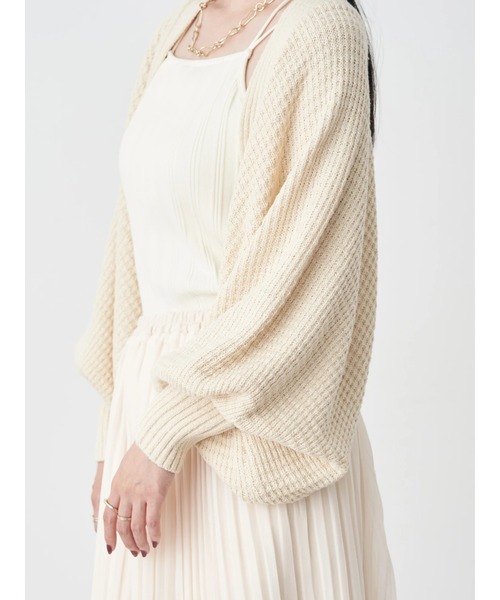 earth music&ecology（アースミュージックアンドエコロジー）の「ボリュームスリーブボレロカーディガン（カーディガン/ボレロ・レディース・ブラック/ベージュ/アイボリー・FREE）」の4枚目の写真