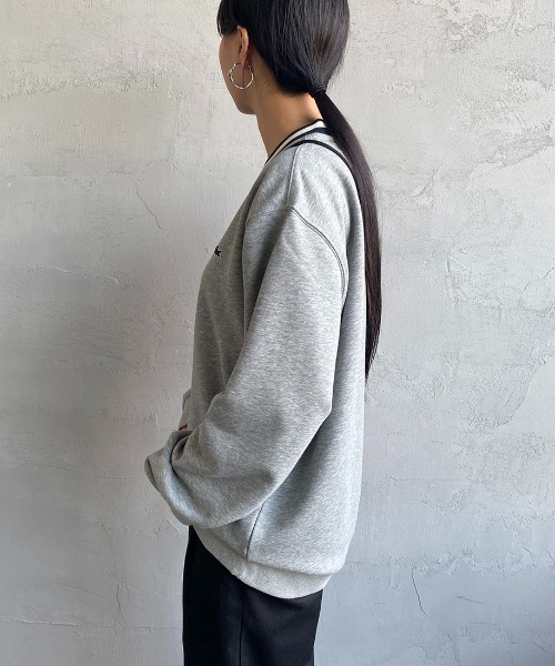 LACOSTE（ラコステ）の「[LACOSTE/ラコステ] リブライン ワンポイントロゴクルーネックスウェット（スウェット・レディース・ネイビー/グレー・4/3/5）」の4枚目の写真