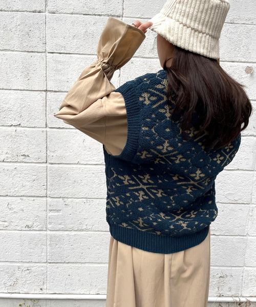 JUGLANS(ユグランス)の「☆ コーデの主役に。総柄ジャガード深Vネックベスト U5146(ベスト・レディース・アイボリー/モスグリーン・FREE)」の15枚目の写真