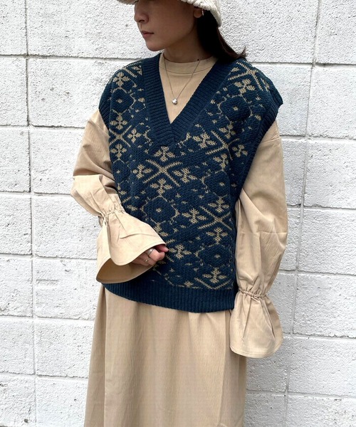 JUGLANS(ユグランス)の「☆ コーデの主役に。総柄ジャガード深Vネックベスト U5146(ベスト・レディース・アイボリー/モスグリーン・FREE)」の14枚目の写真