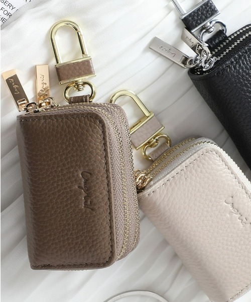 Ungrid（アングリッド）の「【Ungrid/アングリッド】本革スマートキーケース  車 ダブルファスナー ダブル ポケット  キーチェーン ファスナー カラビナ ギフト（キーケース/キーアクセサリー・レディース・アイボリー/キャメル/ベージュ系その他/ブルー系その他/ブラック/カーキ/オレンジ/スモークピンク/グレイッシュベージュ/オリーブ/チャコールグレー/ネイビー/ゴールド/ミント/ラベンダー/マスタード/シルバー・FREE）」の4枚目の写真