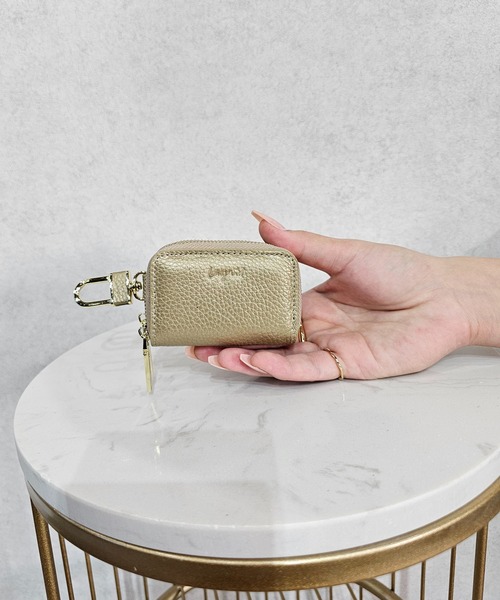 Ungrid（アングリッド）の「【Ungrid/アングリッド】本革スマートキーケース  車 ダブルファスナー ダブル ポケット  キーチェーン ファスナー カラビナ ギフト（キーケース/キーアクセサリー・レディース・アイボリー/キャメル/ベージュ系その他/ブルー系その他/ブラック/カーキ/オレンジ/スモークピンク/グレイッシュベージュ/オリーブ/チャコールグレー/ネイビー/ゴールド/ミント/ラベンダー/マスタード/シルバー・FREE）」の17枚目の写真