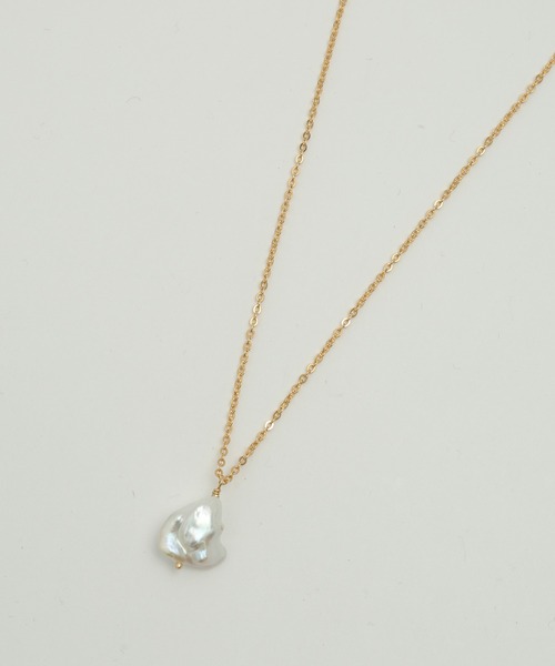 ROPE'（ロペ）の「バロックパール1粒ネックレス（ネックレス・レディース・ゴールド・FREE）」の4枚目の写真