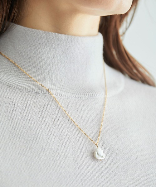 ROPE'（ロペ）の「バロックパール1粒ネックレス（ネックレス・レディース・ゴールド・FREE）」の5枚目の写真