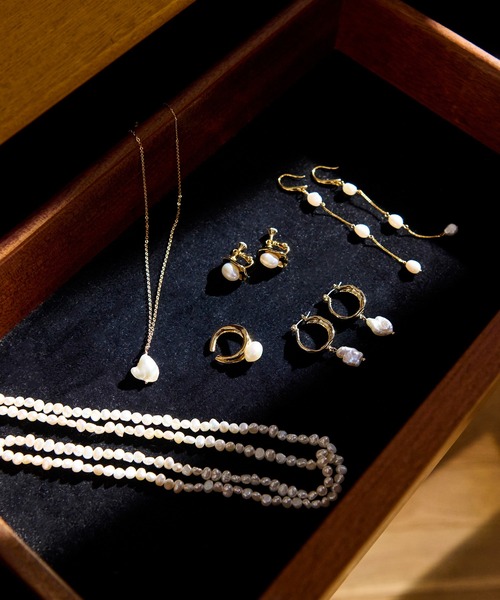 ROPE'（ロペ）の「バロックパール1粒ネックレス（ネックレス・レディース・ゴールド・FREE）」の6枚目の写真