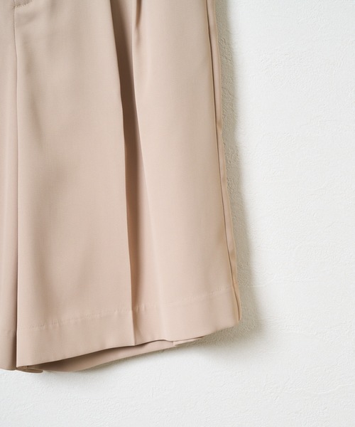 audrey and john wad(オードリーアンドジョンワッド)の「ハーフ丈タックキュロットパンツ(その他パンツ・レディース・ブラック/ベージュ/オレンジ/グリーン・S/M)」の16枚目の写真