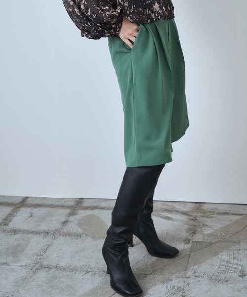 audrey and john wad(オードリーアンドジョンワッド)の「ハーフ丈タックキュロットパンツ(その他パンツ・レディース・ブラック/ベージュ/オレンジ/グリーン・S/M)」の8枚目の写真