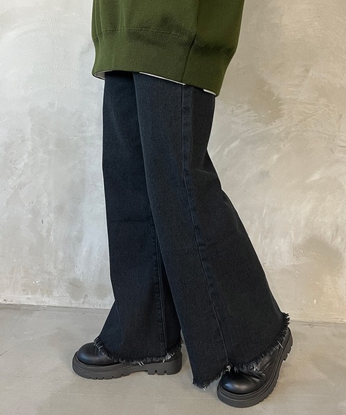 kutir（クティール）の「フリンジフレアデニムパンツ（デニムパンツ・レディース・ブラック/インディゴブルー・SMALL/MEDIUM）」の2枚目の写真