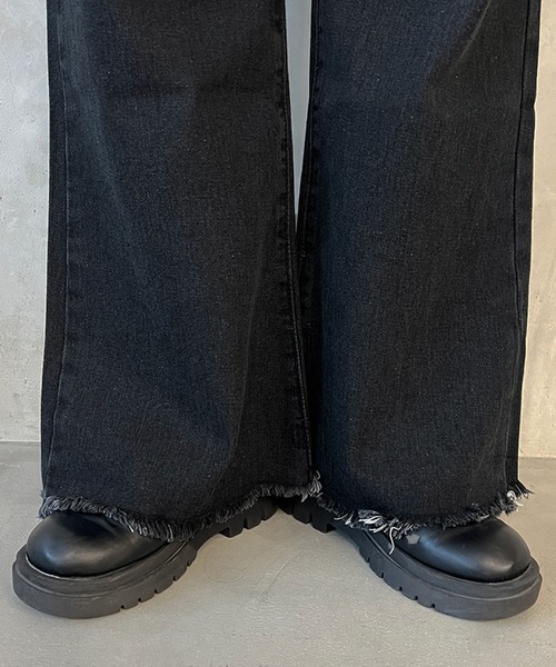 kutir（クティール）の「フリンジフレアデニムパンツ（デニムパンツ・レディース・ブラック/インディゴブルー・SMALL/MEDIUM）」の5枚目の写真