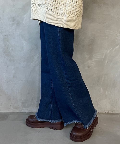 kutir（クティール）の「フリンジフレアデニムパンツ（デニムパンツ・レディース・ブラック/インディゴブルー・SMALL/MEDIUM）」の12枚目の写真