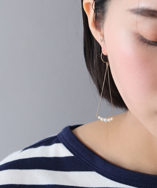 Lilas(リラ)の「グラデーションパールカーブモチーフピアス K10(両耳)(ピアス(両耳用)・レディース・ゴールド・FREE)」の3枚目の写真