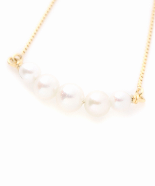 Lilas(リラ)の「グラデーションパールカーブモチーフピアス K10(両耳)(ピアス(両耳用)・レディース・ゴールド・FREE)」の8枚目の写真