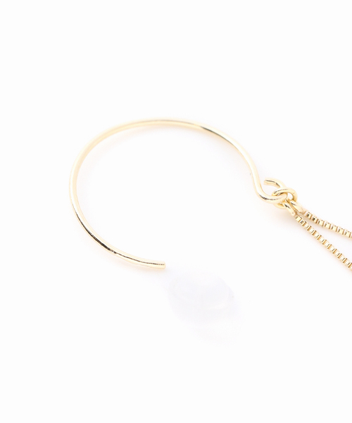 Lilas(リラ)の「グラデーションパールカーブモチーフピアス K10(両耳)(ピアス(両耳用)・レディース・ゴールド・FREE)」の10枚目の写真