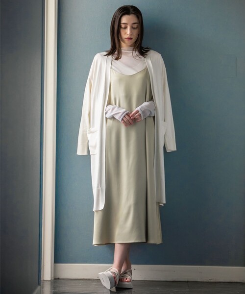 OPAQUE.CLIP(オペークドットクリップ)の「◆ベーシックロングカーディガン【UVケア/洗える】(カーディガン/ボレロ・レディース・オフホワイト/ブラック/ライトベージュ・38/40/42)」の6枚目の写真