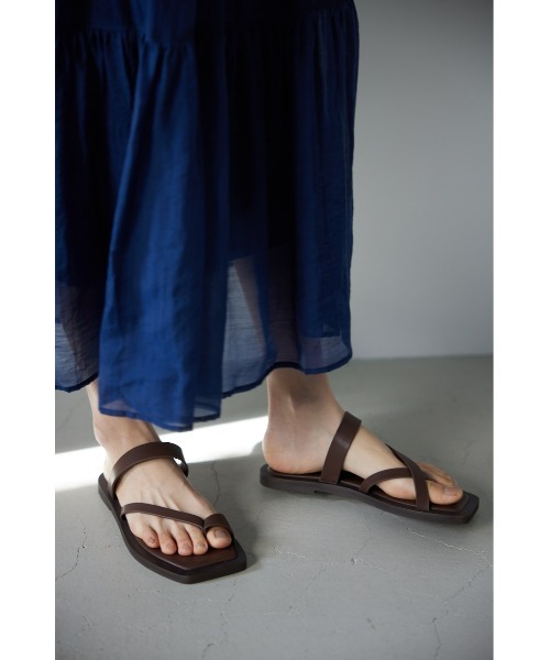 STYLEMIXER（スタイルミキサー）の「アシンメトリーフラットサンダル（サンダル・レディース・ブラウン/ブラック・SMALL/LARGE/MEDIUM）」の8枚目の写真