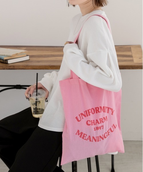 ad thie(アドティエ)の「ロゴ配色 カラートートバッグ(トートバッグ・レディース・アイボリー系1/ラベンダー/レッド/アイボリー系2/グリーン/ピンク/オレンジ/アイボリー系3/ブルー/イエロー/ブラウン/ネイビー・FREE)」の10枚目の写真