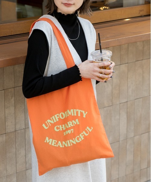 ad thie(アドティエ)の「ロゴ配色 カラートートバッグ(トートバッグ・レディース・アイボリー系1/ラベンダー/レッド/アイボリー系2/グリーン/ピンク/オレンジ/アイボリー系3/ブルー/イエロー/ブラウン/ネイビー・FREE)」の12枚目の写真