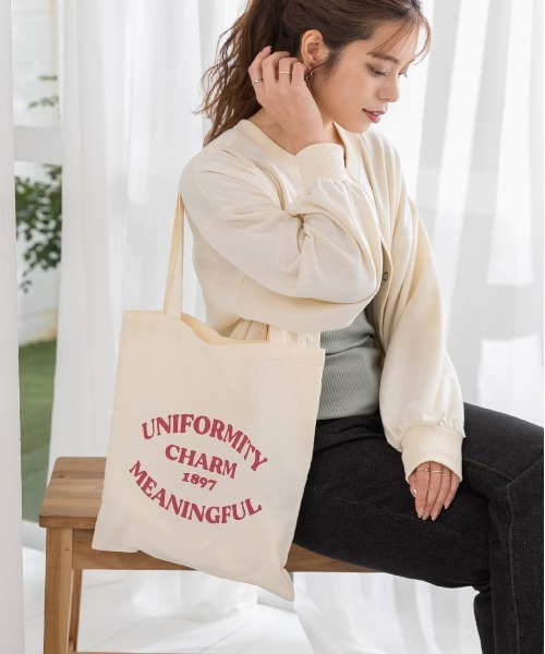 ad thie(アドティエ)の「ロゴ配色 カラートートバッグ(トートバッグ・レディース・アイボリー系1/ラベンダー/レッド/アイボリー系2/グリーン/ピンク/オレンジ/アイボリー系3/ブルー/イエロー/ブラウン/ネイビー・FREE)」の13枚目の写真