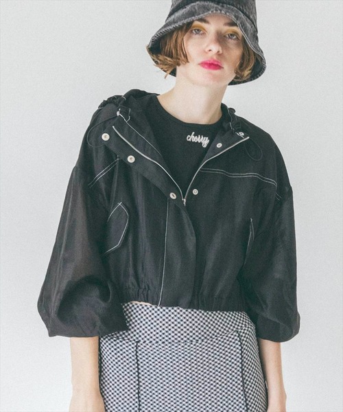 REDYAZEL（レディアゼル）の「配色ステッチシアースタンドショートブルゾン（ブルゾン・レディース・ライトグレー/ブラック/オフホワイト・FREE）」の2枚目の写真