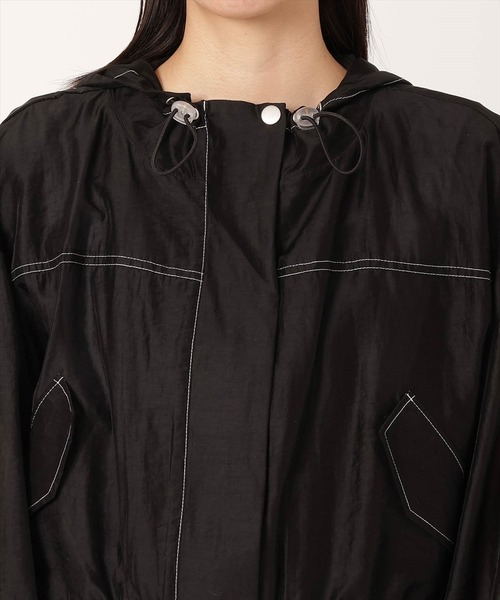 REDYAZEL（レディアゼル）の「配色ステッチシアースタンドショートブルゾン（ブルゾン・レディース・ライトグレー/ブラック/オフホワイト・FREE）」の17枚目の写真