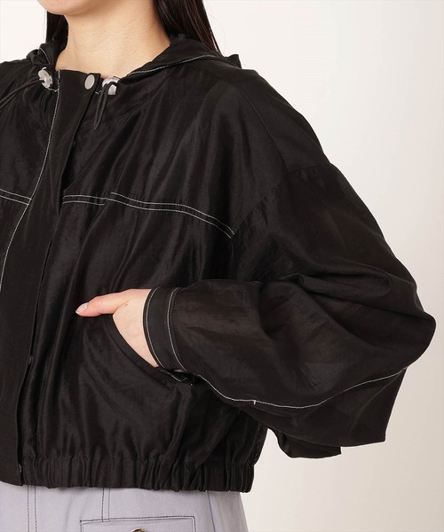 REDYAZEL（レディアゼル）の「配色ステッチシアースタンドショートブルゾン（ブルゾン・レディース・ライトグレー/ブラック/オフホワイト・FREE）」の18枚目の写真