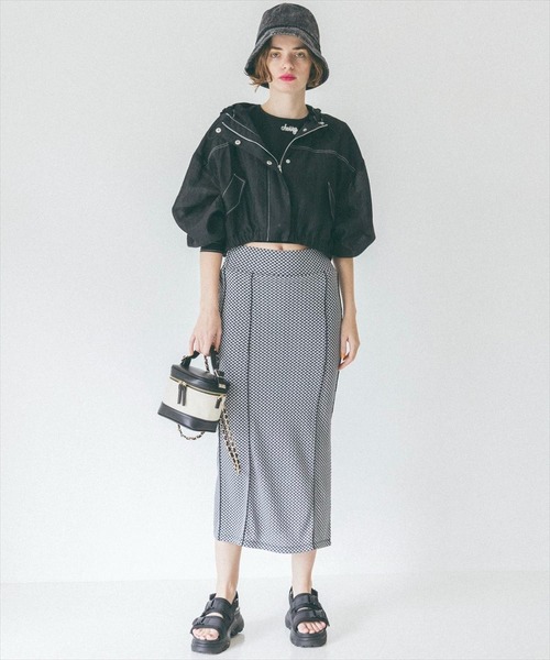 REDYAZEL（レディアゼル）の「配色ステッチシアースタンドショートブルゾン（ブルゾン・レディース・ライトグレー/ブラック/オフホワイト・FREE）」の10枚目の写真