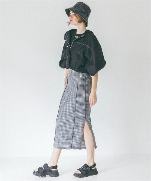 REDYAZEL（レディアゼル）の「配色ステッチシアースタンドショートブルゾン（ブルゾン・レディース・ライトグレー/ブラック/オフホワイト・FREE）」の11枚目の写真