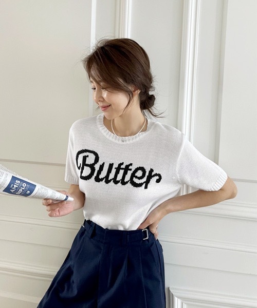 NANING9(ナンニング)の「NANING9 Butterフロントレタリングラウンドネック半袖ニット(Tシャツ/カットソー・レディース・アイボリー/ピンク/ネイビー・FREE)」の1枚目の写真