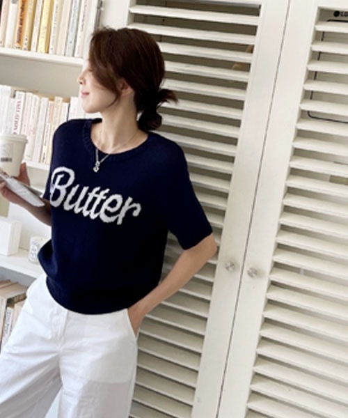 NANING9(ナンニング)の「NANING9 Butterフロントレタリングラウンドネック半袖ニット(Tシャツ/カットソー・レディース・アイボリー/ピンク/ネイビー・FREE)」の6枚目の写真