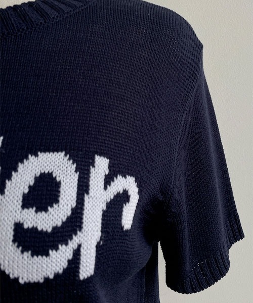 NANING9(ナンニング)の「NANING9 Butterフロントレタリングラウンドネック半袖ニット(Tシャツ/カットソー・レディース・アイボリー/ピンク/ネイビー・FREE)」の20枚目の写真