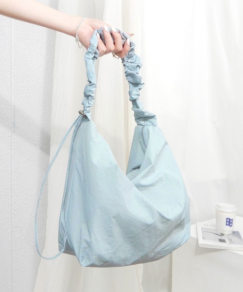 minia（ミニア）の「シャカシャカ素材のドロストショルダー（ショルダーバッグ・レディース・ブラック/ピンク/ブルー/グリーン/アイボリー・FREE）」の21枚目の写真