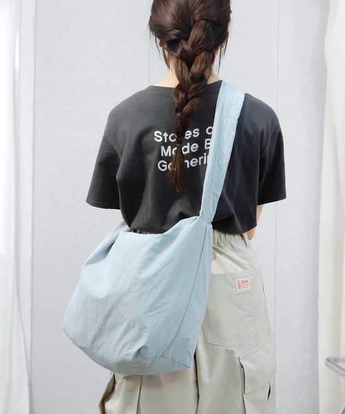 minia（ミニア）の「シャカシャカ素材のドロストショルダー（ショルダーバッグ・レディース・ブラック/ピンク/ブルー/グリーン/アイボリー・FREE）」の15枚目の写真