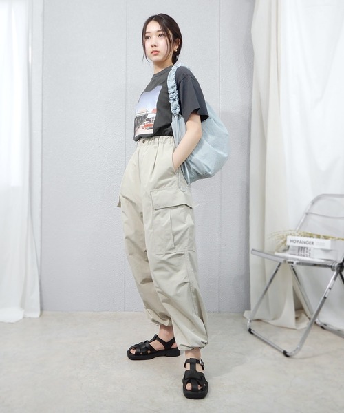 minia（ミニア）の「シャカシャカ素材のドロストショルダー（ショルダーバッグ・レディース・ブラック/ピンク/ブルー/グリーン/アイボリー・FREE）」の18枚目の写真