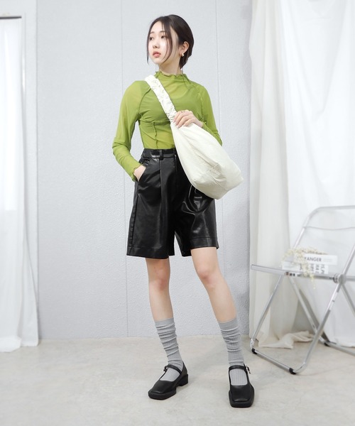 minia（ミニア）の「シャカシャカ素材のドロストショルダー（ショルダーバッグ・レディース・ブラック/ピンク/ブルー/グリーン/アイボリー・FREE）」の11枚目の写真