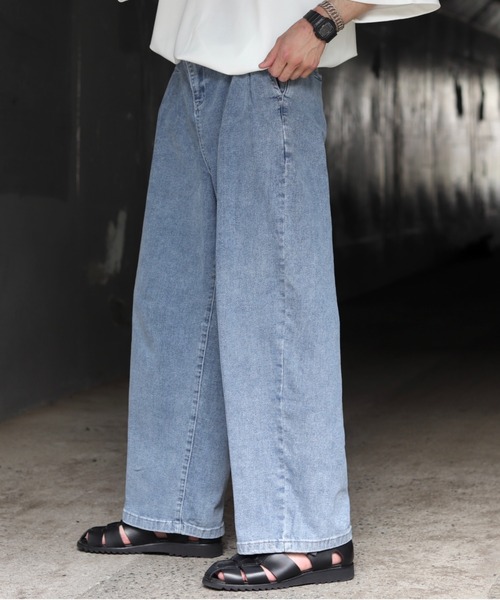 INTER FACTORY（インターファクトリー）の「ファッションインフルエンサー DAISUKE - 2タックルーズボリュームワイドデニム（デニムパンツ・メンズ・インディゴブルー/ライトブルー・SMALL/MEDIUM/LARGE）」の4枚目の写真