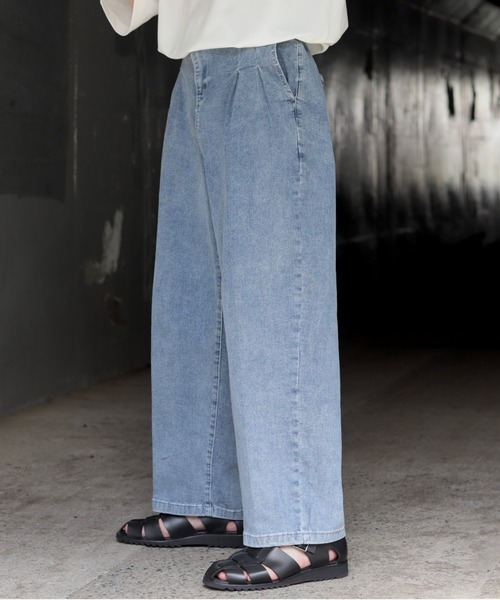 INTER FACTORY（インターファクトリー）の「ファッションインフルエンサー DAISUKE - 2タックルーズボリュームワイドデニム（デニムパンツ・メンズ・インディゴブルー/ライトブルー・SMALL/MEDIUM/LARGE）」の6枚目の写真