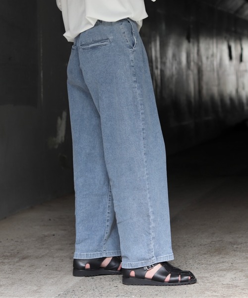 INTER FACTORY（インターファクトリー）の「ファッションインフルエンサー DAISUKE - 2タックルーズボリュームワイドデニム（デニムパンツ・メンズ・インディゴブルー/ライトブルー・SMALL/MEDIUM/LARGE）」の7枚目の写真