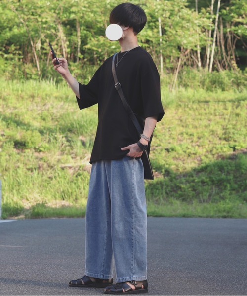 INTER FACTORY（インターファクトリー）の「ファッションインフルエンサー DAISUKE - 2タックルーズボリュームワイドデニム（デニムパンツ・メンズ・インディゴブルー/ライトブルー・SMALL/MEDIUM/LARGE）」の15枚目の写真