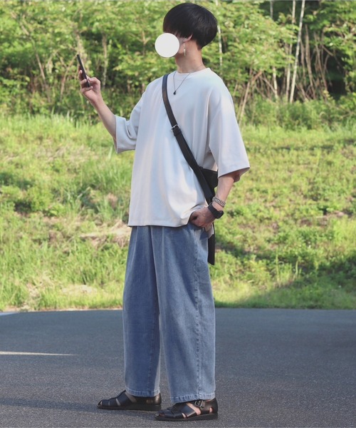 INTER FACTORY（インターファクトリー）の「ファッションインフルエンサー DAISUKE - 2タックルーズボリュームワイドデニム（デニムパンツ・メンズ・インディゴブルー/ライトブルー・SMALL/MEDIUM/LARGE）」の18枚目の写真