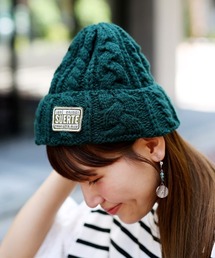 ケーブル編みニットキャップ