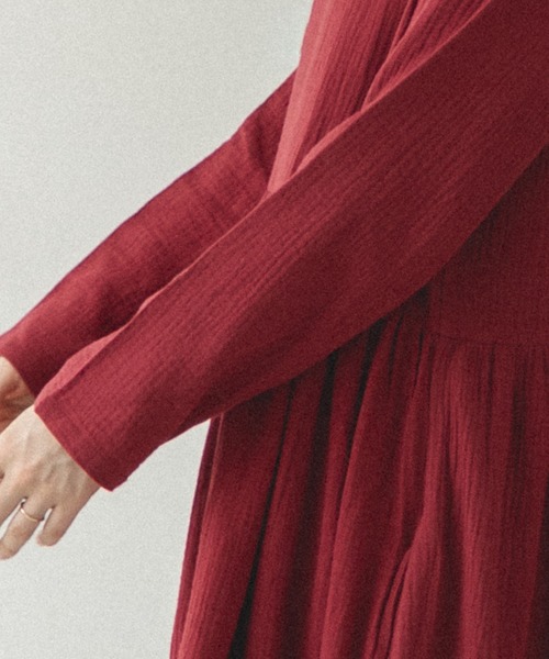 pairmanon（ペアマノン）の「【ママサイズ】ダブルガーゼ 長袖 リラックス ワンピース コットン（ワンピース・レディース・ブルー系その他/テラコッタ/ラベンダー/ブラック/オリーブ/マスタード/アイボリー/パープル/ブルー/レッド系その他/グレイッシュベージュ/ネイビー・FREE）」の15枚目の写真