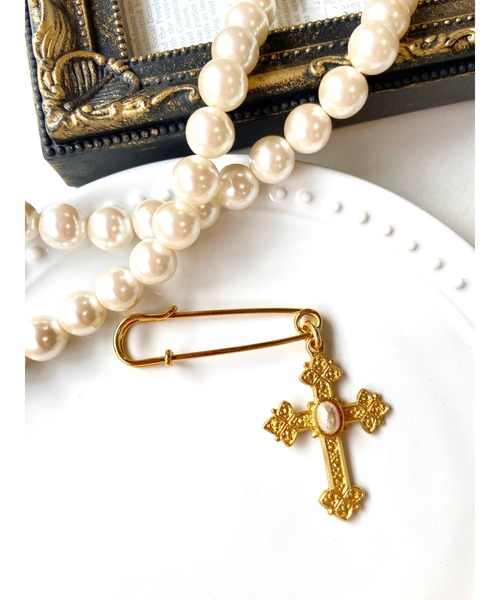 tone（トーン）の「【MUURABBTI】十字架のカブトピン (MA)（ブローチ/コサージュ・レディース・ゴールド・FREE）」の2枚目の写真