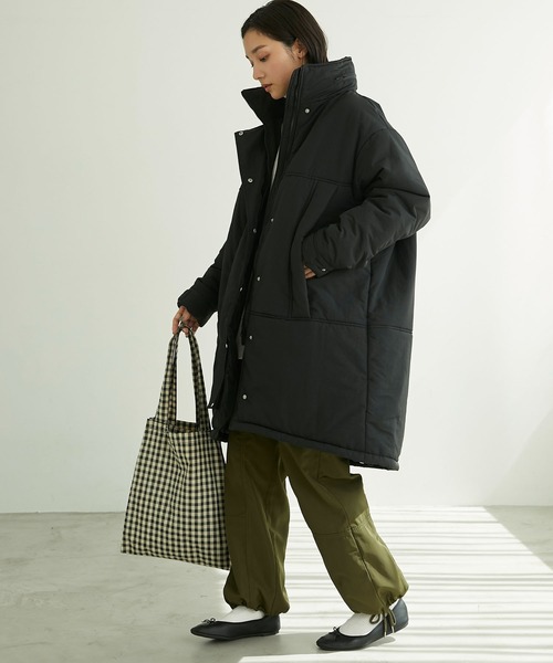 Chaco closet(チャコ クローゼット)の「ナイロンオーバーサイズロング丈モンスターパーカー(ダウンジャケット/コート・レディース・ブラック/ベージュ/オリーブ/アイボリー・FREE)」の15枚目の写真