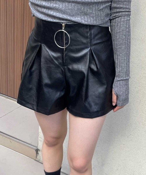 SPIGA（スピーガ）の「ﾌｪｲｸﾚｻﾞｰﾌﾛﾝﾄZIPｼｮｰﾄﾊﾟﾝﾂ（その他パンツ・レディース・ブラウン/ブラック・MEDIUM/SMALL）」の8枚目の写真
