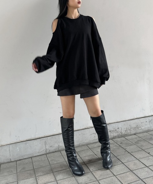 LVEU.(ラブユ.)の「【LVEU.】ショルダーオープンオーバースウェット / トップス スウェット カットアウト オーバーサイズ 長袖 ブラック(スウェット・レディース・ブラック・FREE)」の5枚目の写真