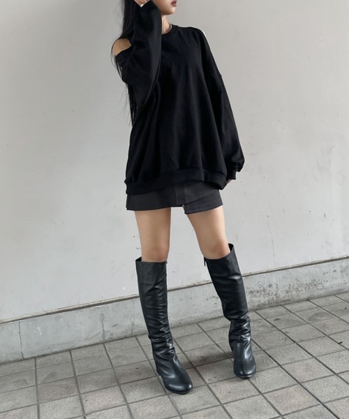 LVEU.(ラブユ.)の「【LVEU.】ショルダーオープンオーバースウェット / トップス スウェット カットアウト オーバーサイズ 長袖 ブラック(スウェット・レディース・ブラック・FREE)」の9枚目の写真