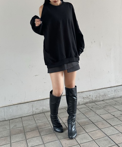 LVEU.(ラブユ.)の「【LVEU.】ショルダーオープンオーバースウェット / トップス スウェット カットアウト オーバーサイズ 長袖 ブラック(スウェット・レディース・ブラック・FREE)」の6枚目の写真