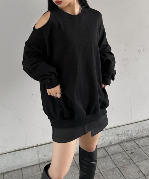 LVEU.(ラブユ.)の「【LVEU.】ショルダーオープンオーバースウェット / トップス スウェット カットアウト オーバーサイズ 長袖 ブラック(スウェット・レディース・ブラック・FREE)」の2枚目の写真